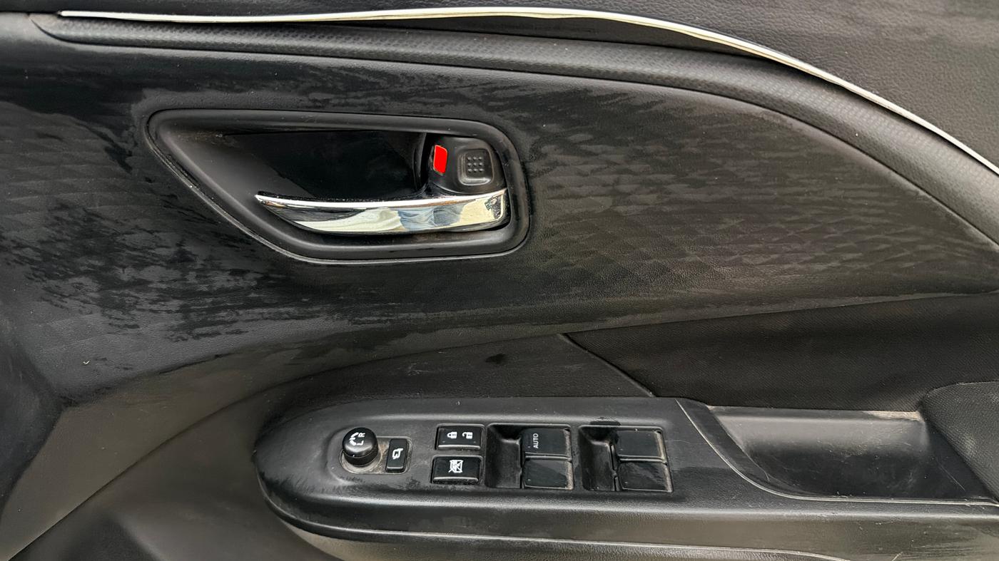 2024 Maruti Swift LXI, Petrol, Manual, 28,735 km, Driver Side Door Panels Control