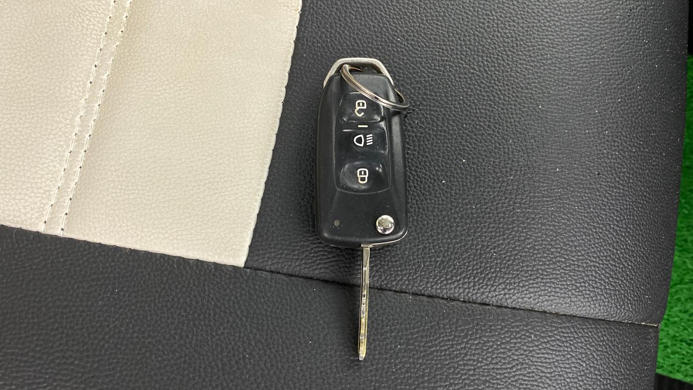 2017 Tata Tiago XT PETROL, Petrol, Manual, 87,134 km, Key Close Up