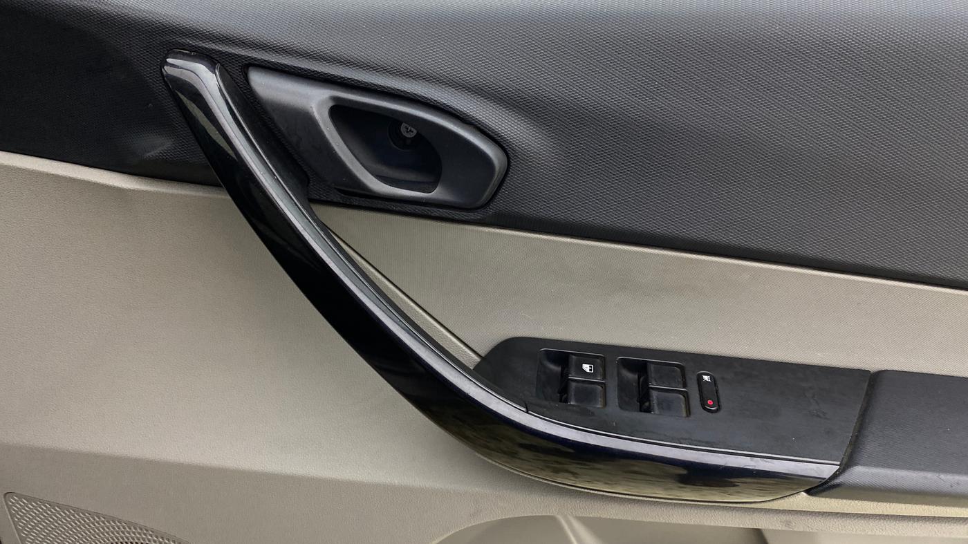 2017 Tata Tiago XT PETROL, Petrol, Manual, 87,134 km, Driver Side Door Panels Control