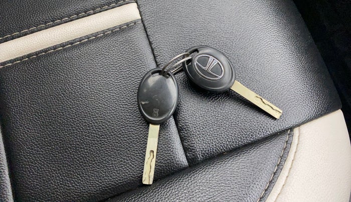 2022 Tata Tiago XM CNG, CNG, Manual, 57,149 km, Key Close Up