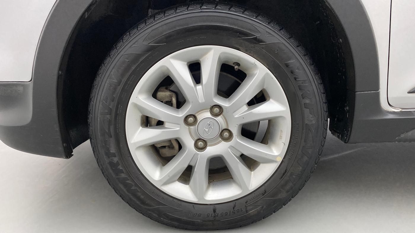 2016 Hyundai i20 Active 1.2 BASE, Petrol, Manual, 30,487 km, Left Front Wheel