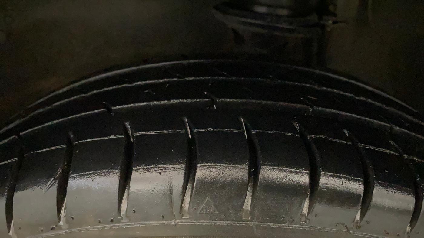 2016 Maruti Alto K10 VXI AMT, Petrol, Automatic, 67,318 km, Left Front Tyre Tread