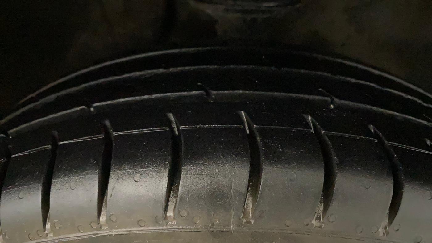 2016 Maruti Alto K10 VXI AMT, Petrol, Automatic, 67,318 km, Right Front Tyre Tread