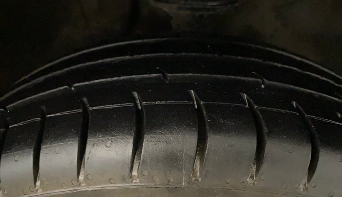 2016 Maruti Alto K10 VXI AMT, Petrol, Automatic, 67,103 km, Right Front Tyre Tread