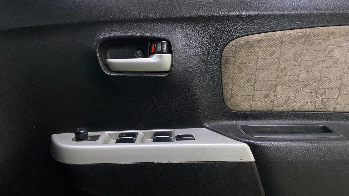 2016 Maruti Wagon R 1.0 VXI, Petrol, Manual, 87,083 km, Driver Side Door Panels Control