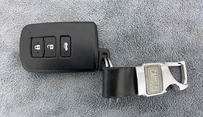2014 Toyota Corolla Altis GL, Petrol, Manual, 15,908 km, Key Close Up