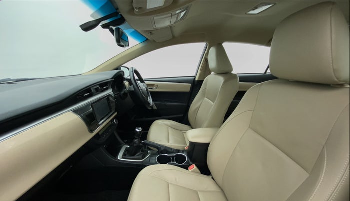 2014 Toyota Corolla Altis GL, Petrol, Manual, 15,908 km, Right Side Front Door Cabin