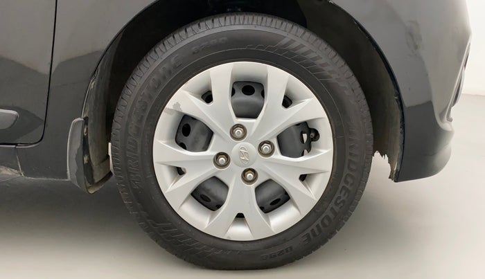 2014 Hyundai Grand i10 SPORTZ AT 1.2 KAPPA VTVT, Petrol, Automatic, 1,06,876 km, Right Front Wheel