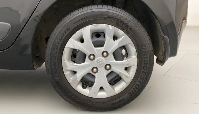 2014 Hyundai Grand i10 SPORTZ AT 1.2 KAPPA VTVT, Petrol, Automatic, 1,06,876 km, Left Rear Wheel