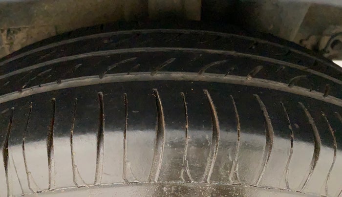 2014 Hyundai Grand i10 SPORTZ AT 1.2 KAPPA VTVT, Petrol, Automatic, 1,06,876 km, Left Rear Tyre Tread