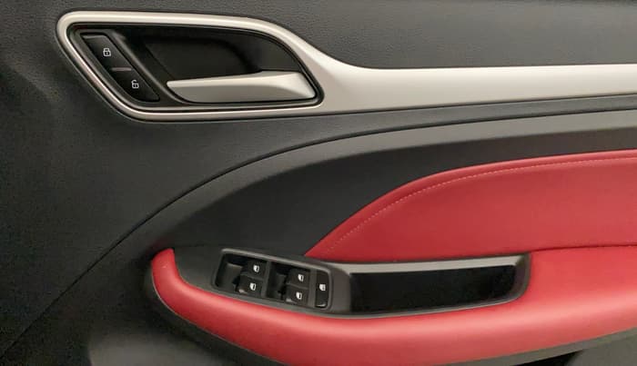2024 MG ASTOR Savvy Pro1.5 CVT Red, Petrol, Automatic, 13,111 km, Driver Side Door Panels Control