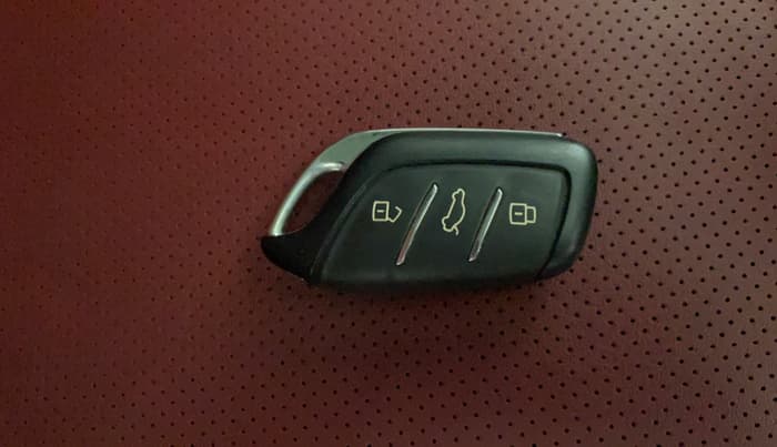 2024 MG ASTOR Savvy Pro1.5 CVT Red, Petrol, Automatic, 13,111 km, Key Close Up