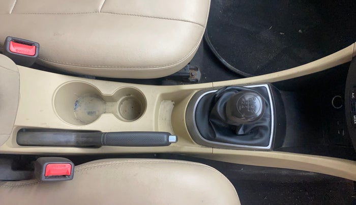 2017 Hyundai Verna 1.6 VTVT SX, Petrol, Manual, 60,315 km, Gear Lever