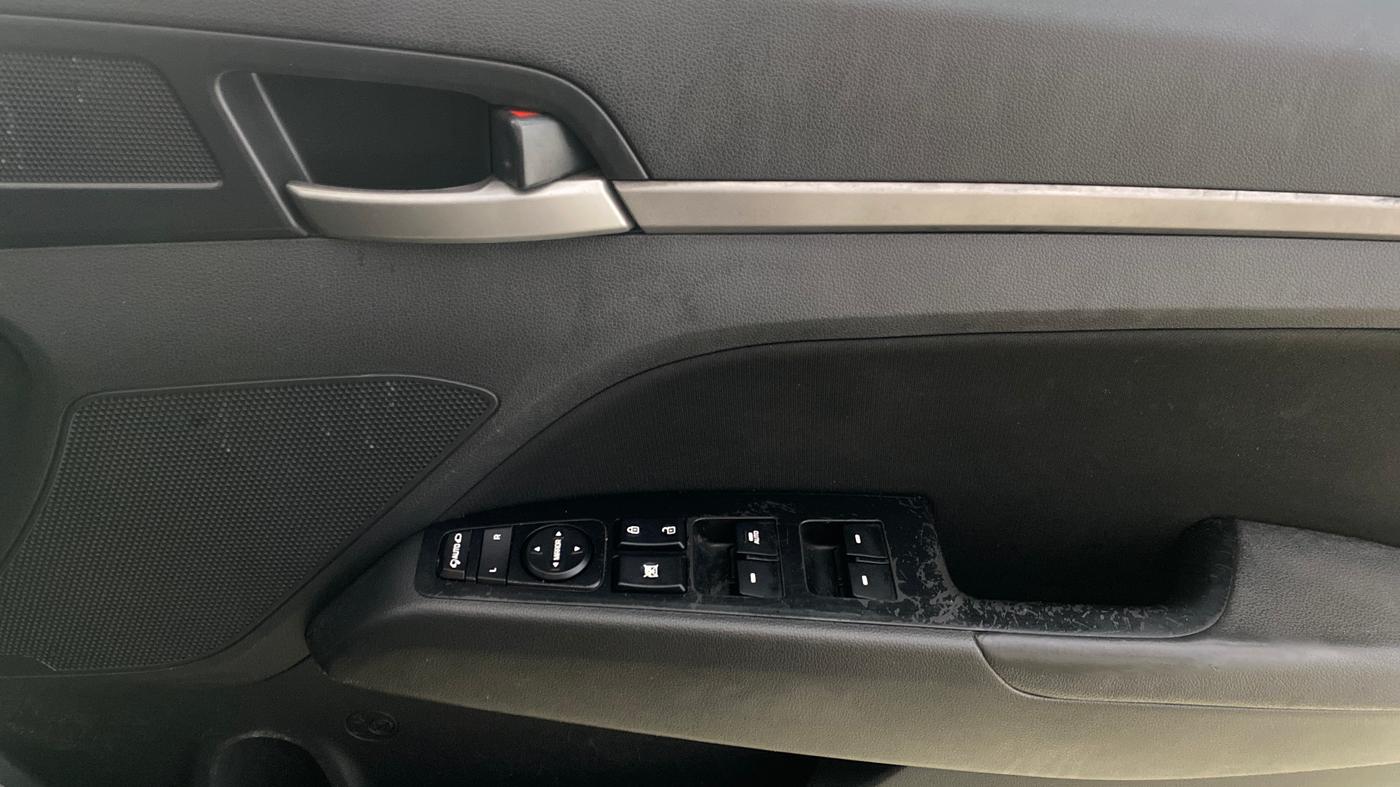 2018 Hyundai New Elantra 2.0 SX MT PETROL, Petrol, Manual, 66,310 km, Driver Side Door Panels Control