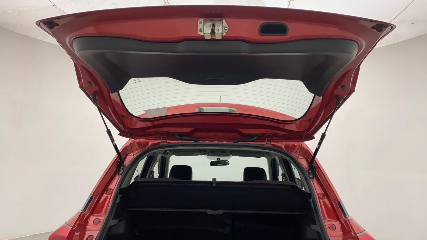 2016 Maruti Vitara Brezza ZDI, Diesel, Manual, 78,575 km, Boot Door Open