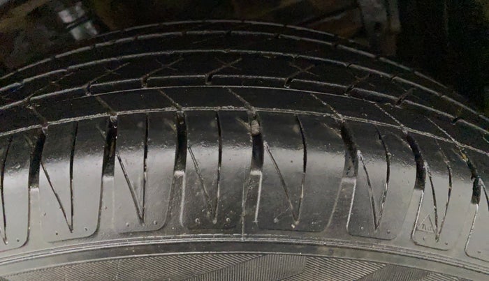 2016 Maruti Vitara Brezza ZDI, Diesel, Manual, 78,575 km, Left Front Tyre Tread