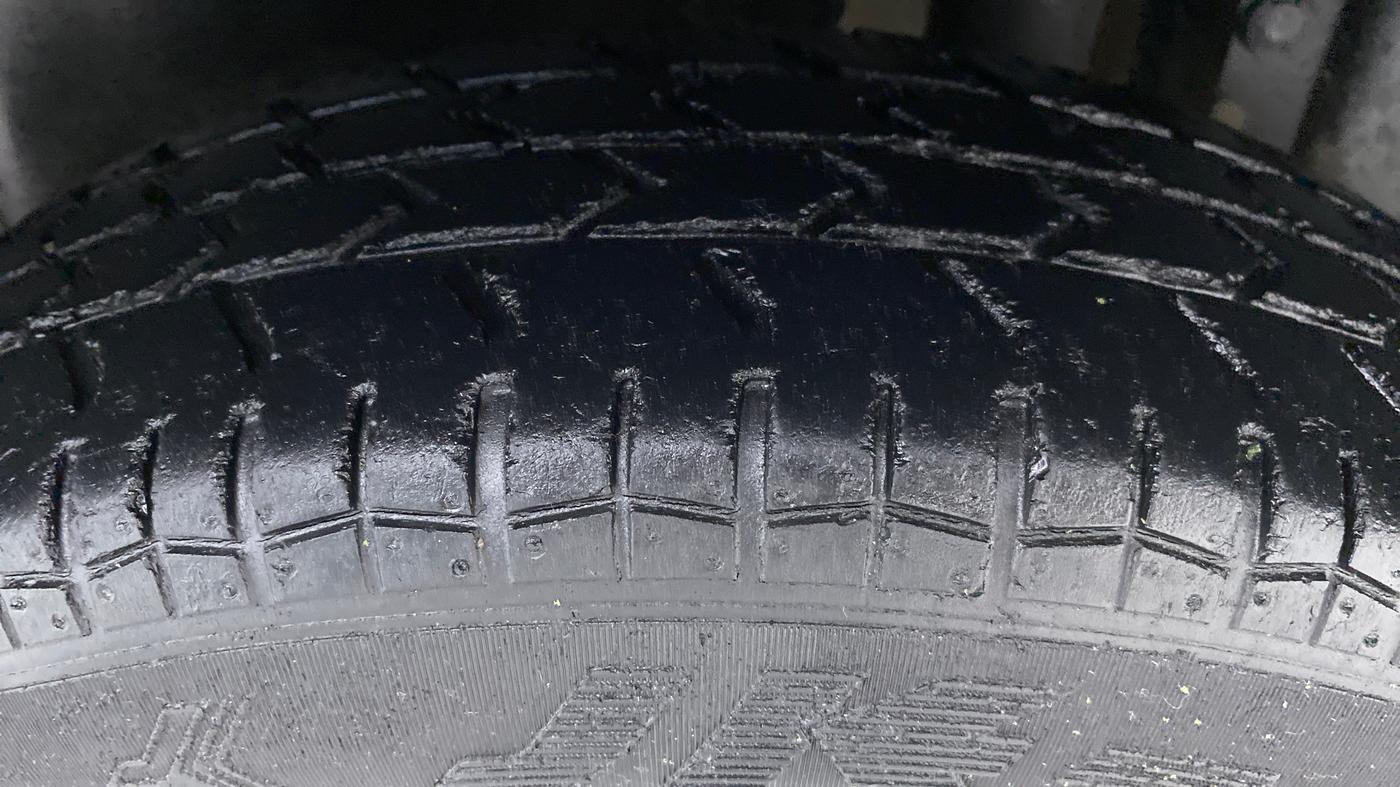 2014 Maruti Swift VXI D, Petrol, Manual, 36,425 km, Left Rear Tyre Tread