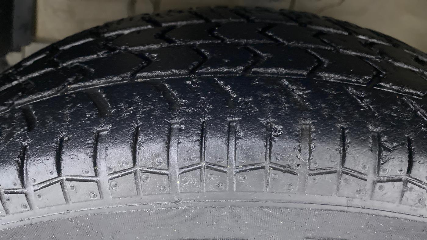 2014 Maruti Swift VXI D, Petrol, Manual, 36,425 km, Left Front Tyre Tread