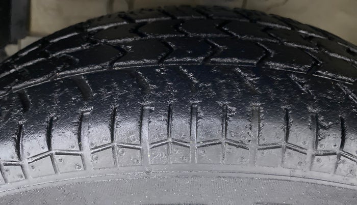 2014 Maruti Swift VXI D, Petrol, Manual, 36,425 km, Left Front Tyre Tread