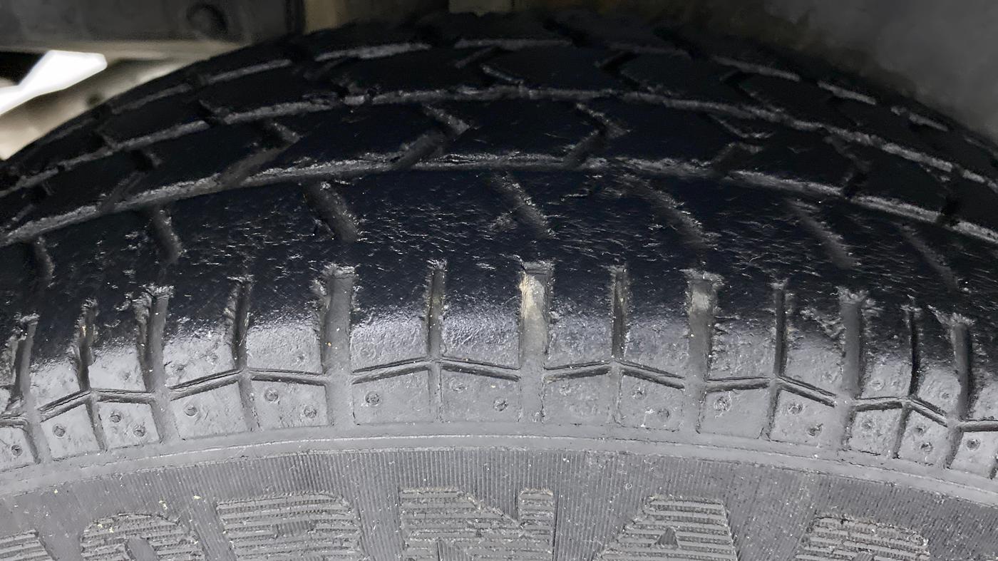 2014 Maruti Swift VXI D, Petrol, Manual, 36,425 km, Right Rear Tyre Tread
