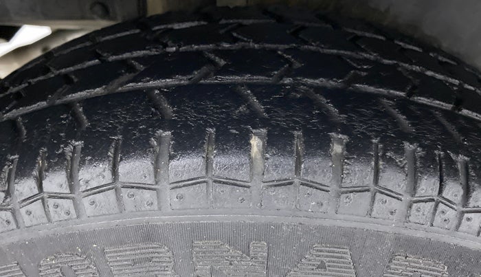 2014 Maruti Swift VXI D, Petrol, Manual, 36,425 km, Right Rear Tyre Tread