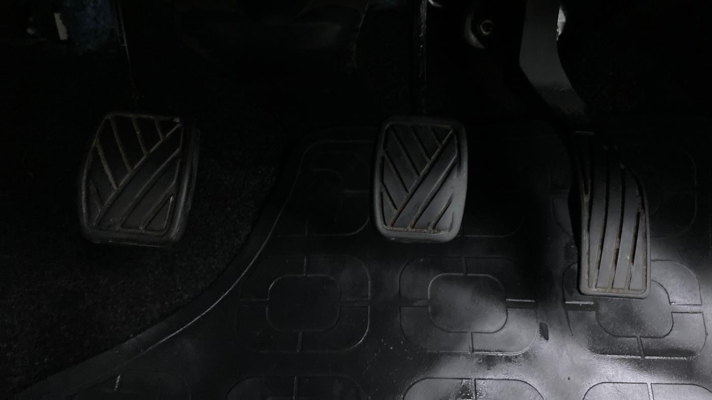 2014 Maruti Swift VXI D, Petrol, Manual, 36,425 km, Pedals
