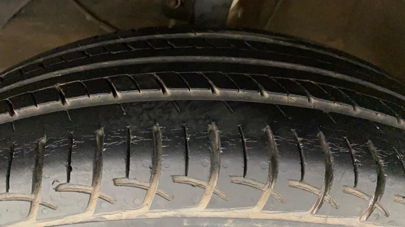 2017 Maruti Baleno DELTA PETROL 1.2, Petrol, Manual, 56,157 km, Left Front Tyre Tread
