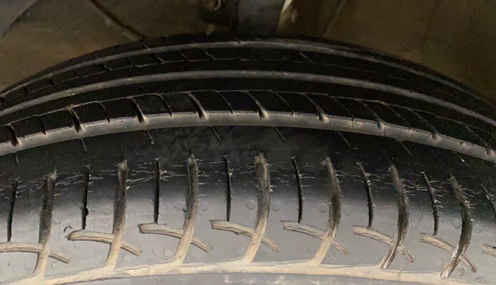 2017 Maruti Baleno DELTA PETROL 1.2, Petrol, Manual, 56,157 km, Left Front Tyre Tread