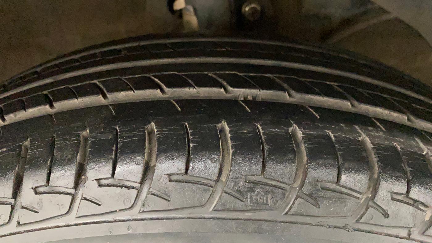 2017 Maruti Baleno DELTA PETROL 1.2, Petrol, Manual, 56,157 km, Right Front Tyre Tread