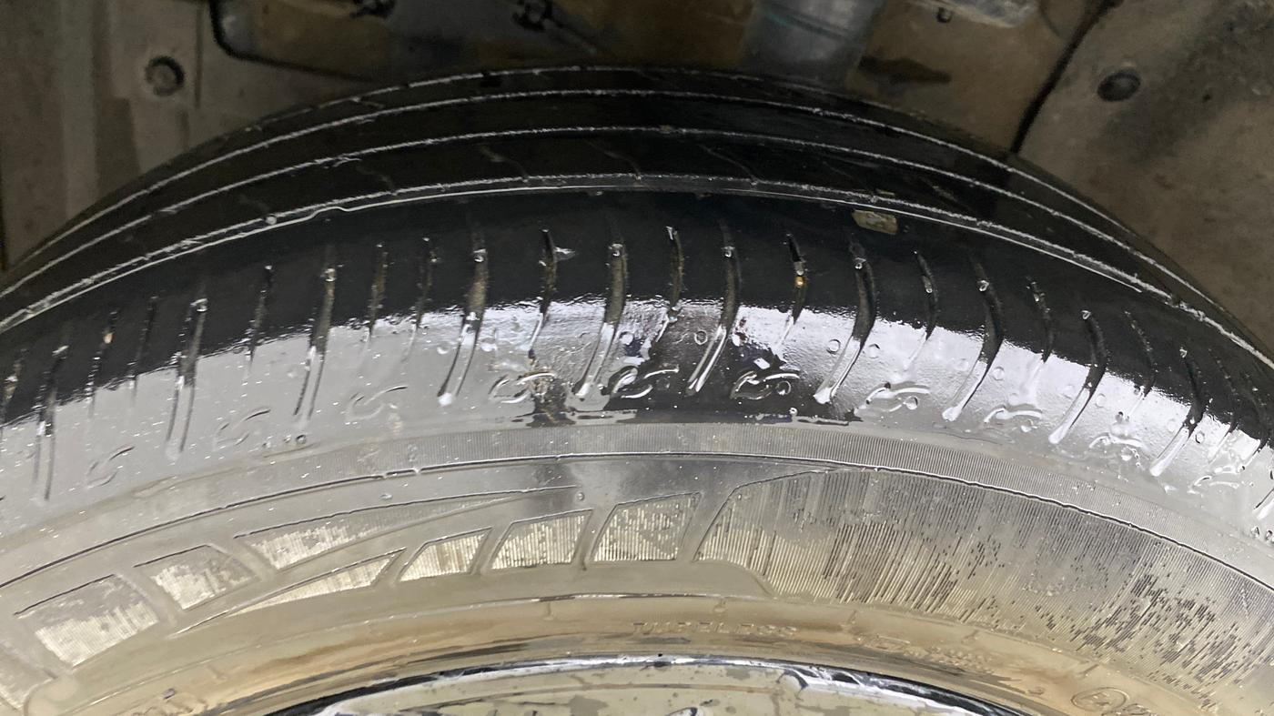 2025 Maruti BREZZA ZXI S-CNG, CNG, Manual, 67,426 km, Left Front Tyre Tread