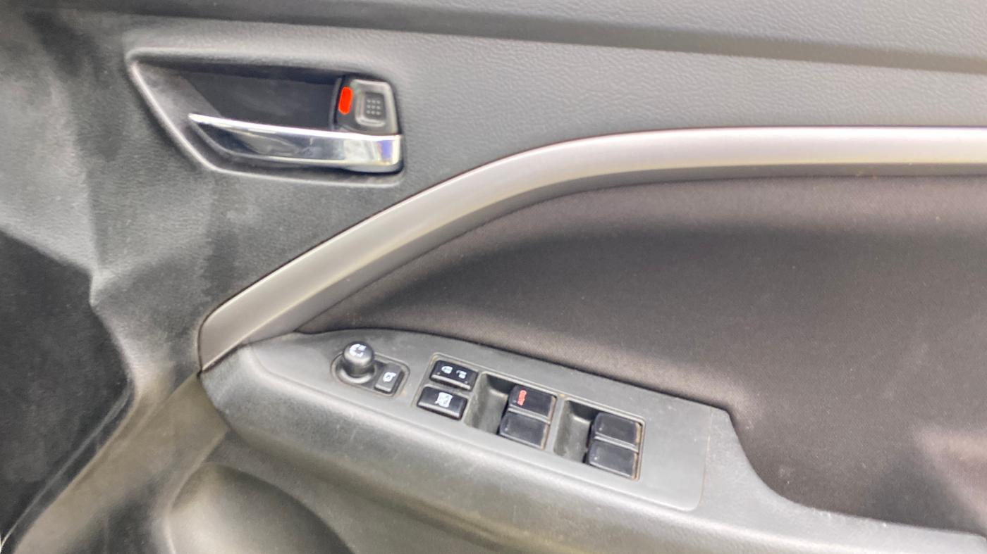 2025 Maruti BREZZA ZXI S-CNG, CNG, Manual, 67,426 km, Driver Side Door Panels Control