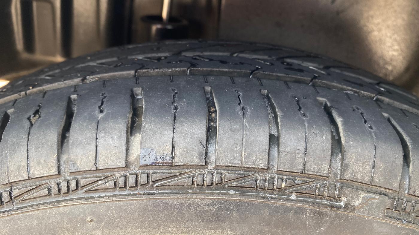 2015 Maruti Swift Dzire VXI, Petrol, Manual, 36,927 km, Right Rear Tyre Tread