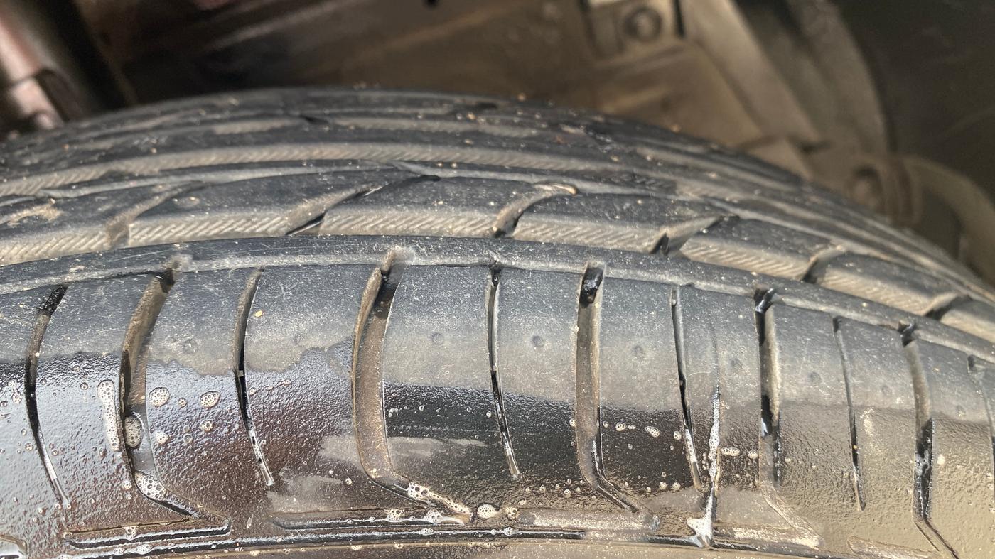 2015 Maruti Swift Dzire VXI, Petrol, Manual, 36,927 km, Right Front Tyre Tread