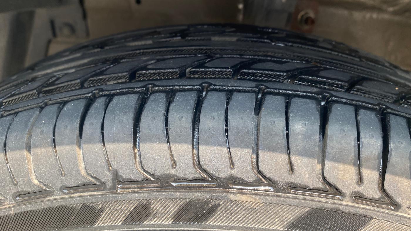 2015 Maruti Swift Dzire VXI, Petrol, Manual, 36,927 km, Left Front Tyre Tread