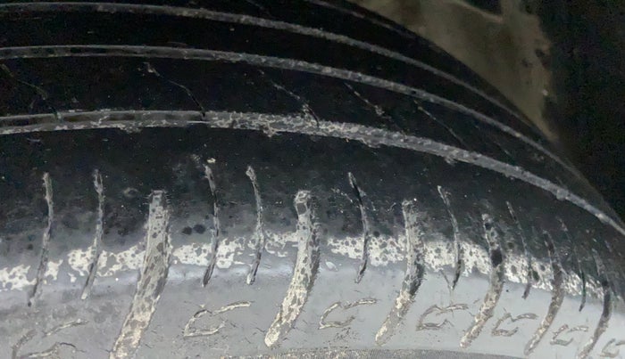 2018 Maruti Vitara Brezza ZDI AMT, Diesel, Automatic, 69,862 km, Left Front Tyre Tread
