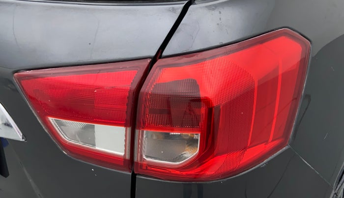 2018 Maruti Vitara Brezza ZDI AMT, Diesel, Automatic, 69,862 km, Right tail light - Minor damage