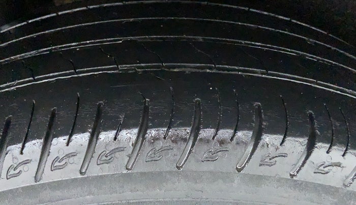 2018 Maruti Vitara Brezza ZDI AMT, Diesel, Automatic, 69,862 km, Right Rear Tyre Tread