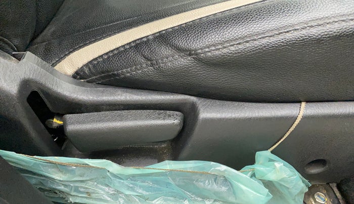 2020 Maruti Alto LXI CNG, CNG, Manual, 33,069 km, Driver Side Adjustment Panel