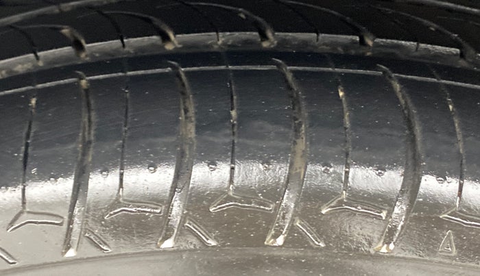 2013 Hyundai Verna FLUIDIC 1.6 VTVT SX, Petrol, Manual, 1,10,231 km, Right Rear Tyre Tread