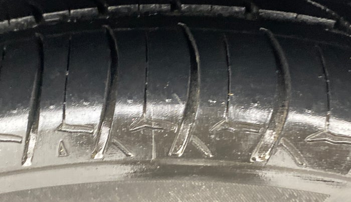 2013 Hyundai Verna FLUIDIC 1.6 VTVT SX, Petrol, Manual, 1,10,231 km, Left Rear Tyre Tread