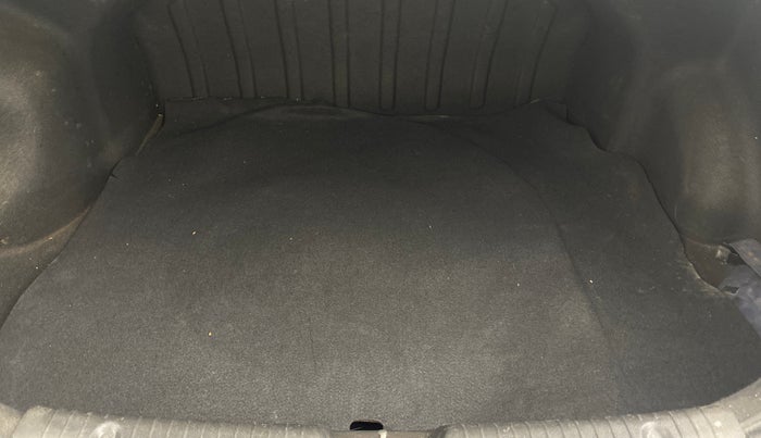 2013 Hyundai Verna FLUIDIC 1.6 VTVT SX, Petrol, Manual, 1,10,231 km, Boot Inside