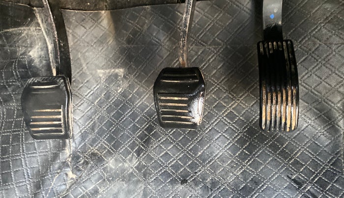 2016 Mahindra TUV300 T4, Diesel, Manual, 91,399 km, Pedals