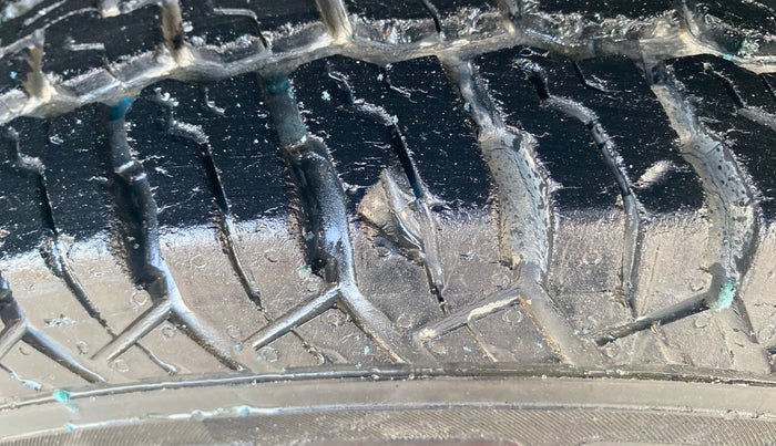 2016 Mahindra TUV300 T4, Diesel, Manual, 91,399 km, Right Rear Tyre Tread