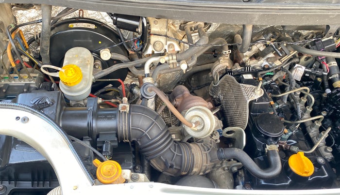 2016 Mahindra TUV300 T4, Diesel, Manual, 91,399 km, Engine View - Right