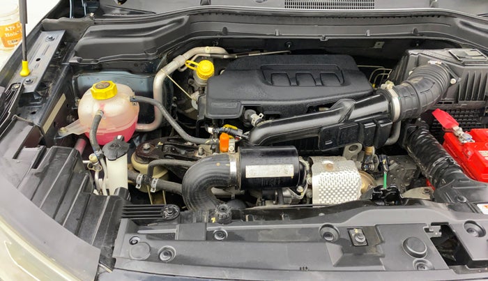 2021 Mahindra XUV300 W8 (O) 1.2 PETROL AMT, CNG, Automatic, 42,659 km, Engine View - Right