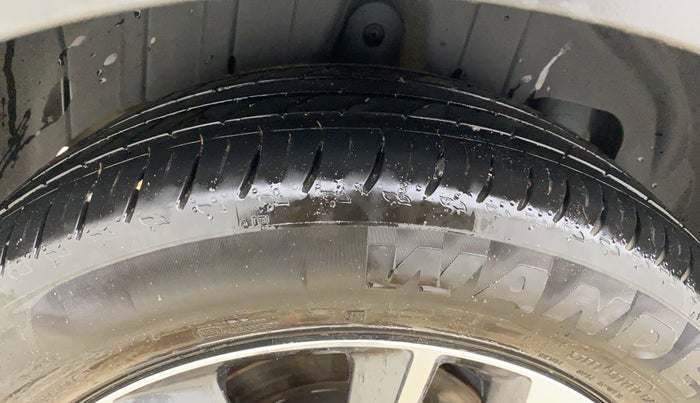 2021 Mahindra XUV300 W8 (O) 1.2 PETROL AMT, CNG, Automatic, 42,659 km, Right Rear Tyre Tread