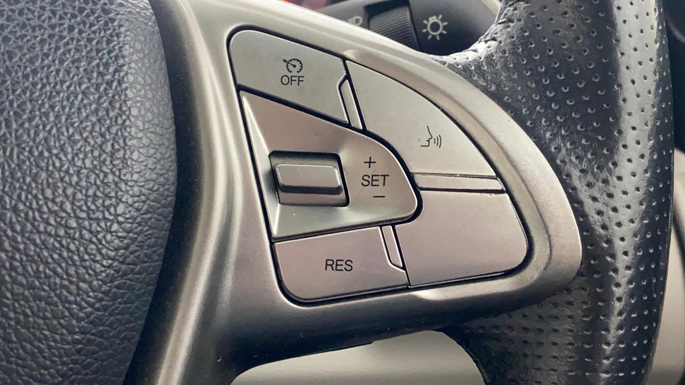2021 Mahindra XUV300 W8 (O) 1.2 PETROL AMT, CNG, Automatic, 42,652 km, Adaptive Cruise Control