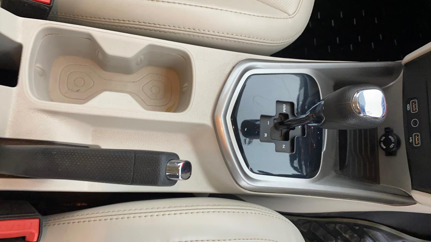 2021 Mahindra XUV300 W8 (O) 1.2 PETROL AMT, CNG, Automatic, 42,652 km, Gear Lever