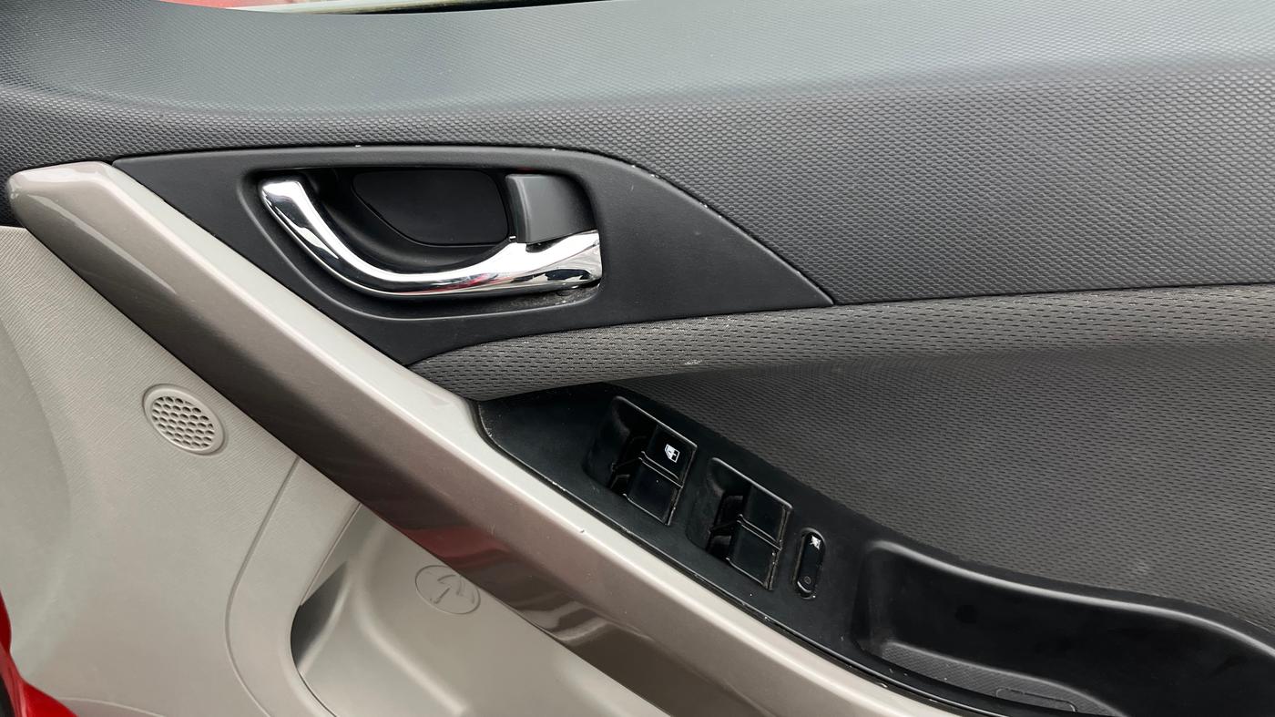 2018 Tata NEXON XZA PLUS PETROL, Petrol, Automatic, 46,806 km, Driver Side Door Panels Control