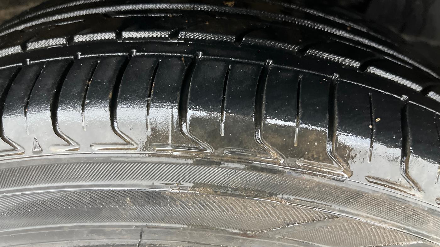 2018 Tata NEXON XZA PLUS PETROL, Petrol, Automatic, 46,806 km, Right Front Tyre Tread